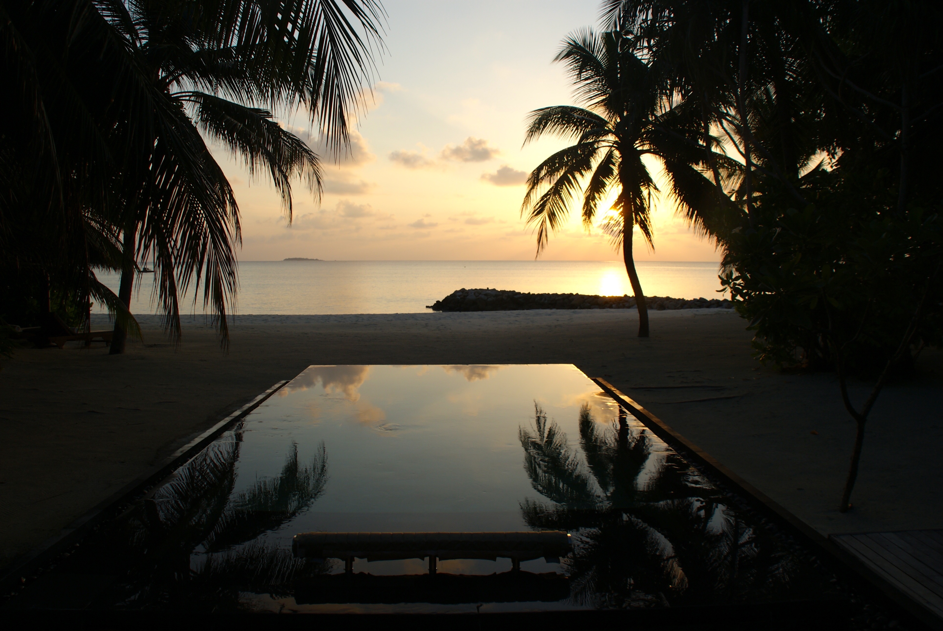 Cycling around Reethi Rah